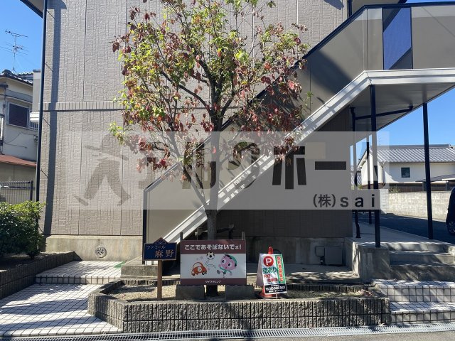 ファミール麻野のエントランス