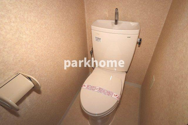 ロイヤル智晴のトイレ|落ち着いた色調のトイレです