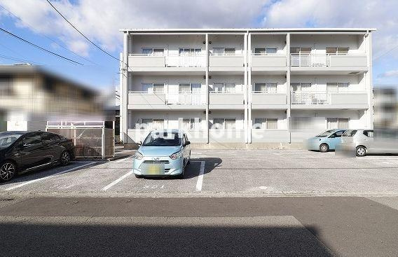 ロイヤル智晴の駐車場|駐車スペースもあります