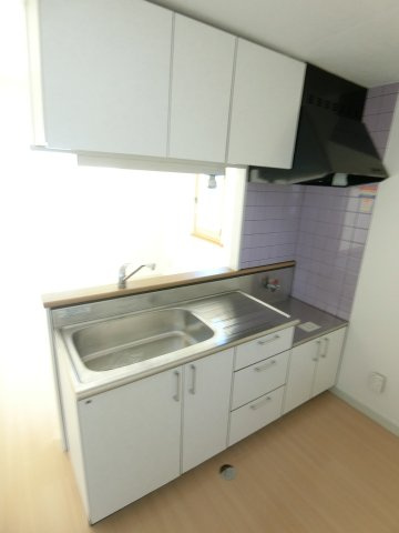 カクサン可美タウンBの内装|木枠の塗装はこれから入ります。