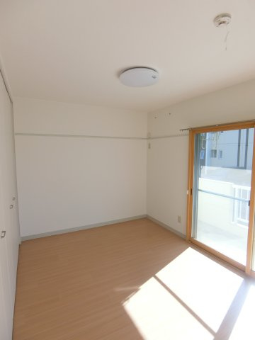 カクサン可美タウンBの駐車場|駐車場があるので、車を買う予定の方も安心です