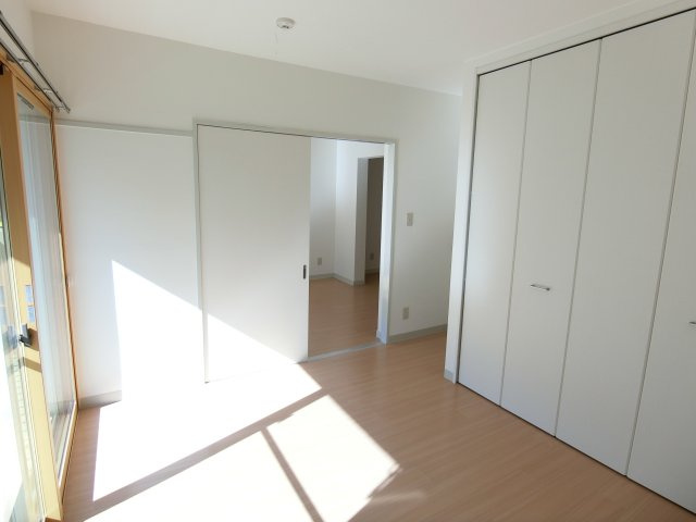 カクサン可美タウンBの玄関