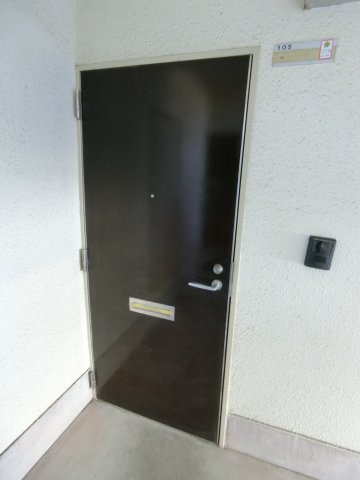 カクサン可美タウンBの居間・リビング|こちらのリビングで趣味の時間をお楽しみください