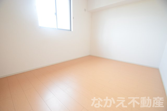 【寝室】 | 広くて明るい寝室
