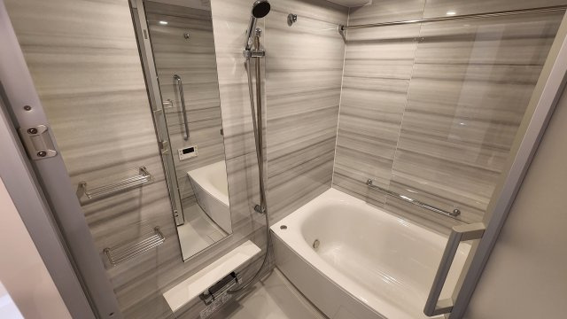 ピアッツァレント八木駅前の浴室