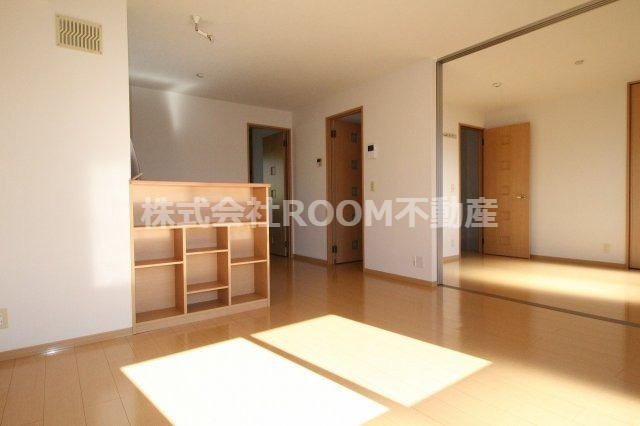 グリーンヒルズたかおの居間・リビング|ゆったりとした居間です