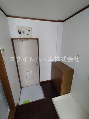 【玄関】 | ベルメゾン・ローズ | 別部屋写真です。
