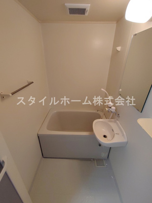 【浴室】 | ベルメゾン・ローズ | 別部屋写真です。