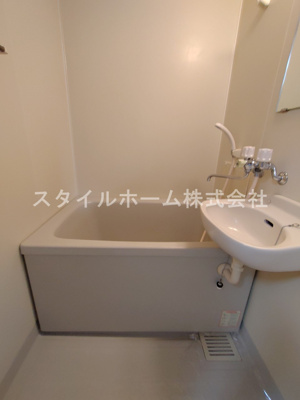 【浴室】 | ベルメゾン・ローズ | 別部屋写真です。