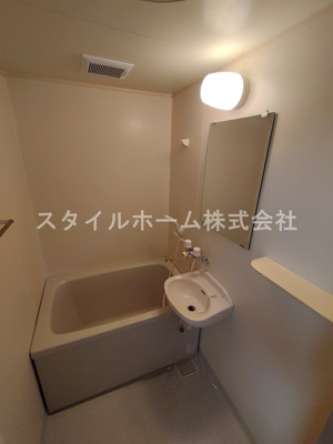 【浴室】 | ベルメゾン・ローズ | 別部屋写真です。