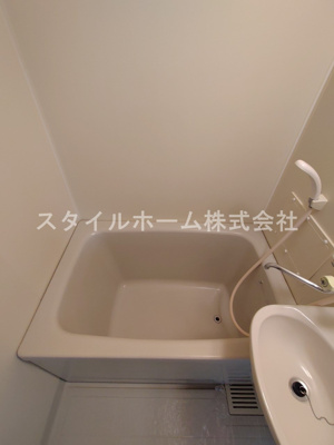 【浴室】 | ベルメゾン・ローズ | 別部屋写真です。