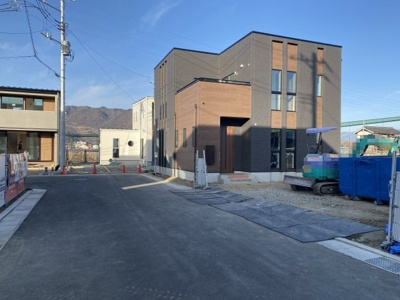 【前面道路含む現地写真】 | タマタウン七沢町 | 前面道路含む現地写真です