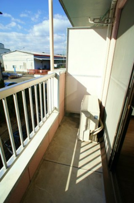 【バルコニー】 | メゾンスコール | 開放的で明るい空間を演出してくれるバルコニーです