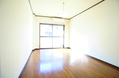 【寝室】 | メゾンスコール | 開放的な寝室です