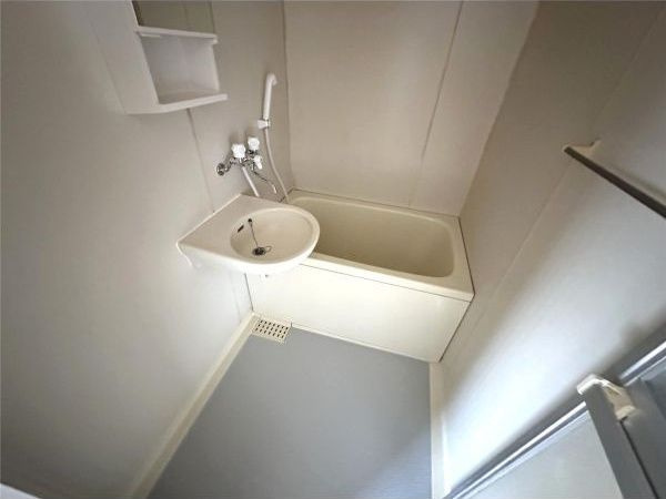 【浴室】 | カーサエスティ | ※同建物同型別のお部屋
