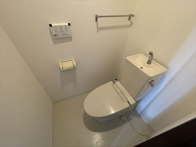 【トイレ】 | クレール松の内 | ※同建物別部屋の写真になります。