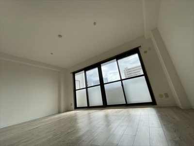 【居間・リビング】 | クレール松の内 | ※同建物別部屋の写真になります。