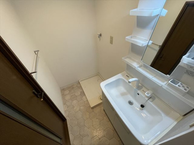 【洗面所】 | クレール松の内 | ※同建物別部屋の写真になります。