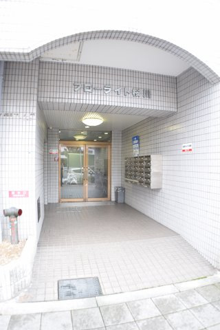 フローライト桜川のエントランス
