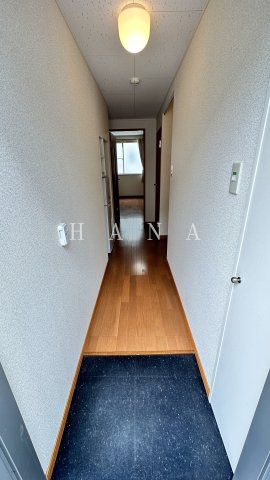 レオパレスウエストグリーンリバーの玄関