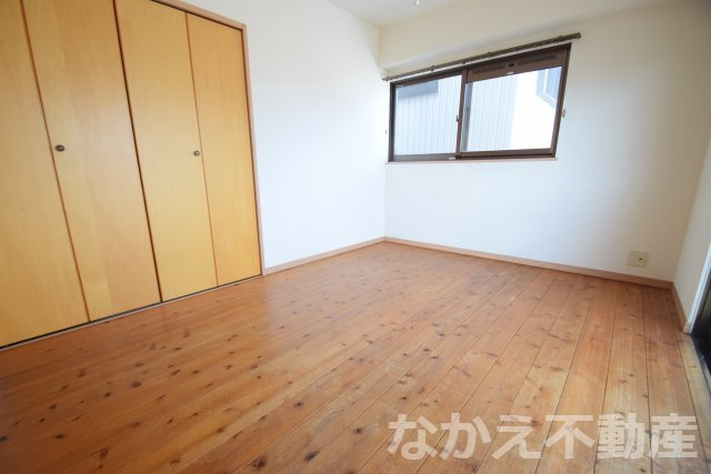 【寝室】 | 落ち着いた色調の寝室です