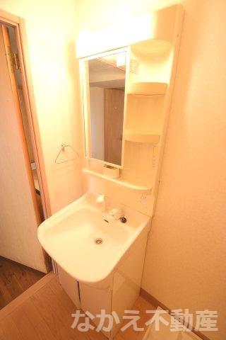 【洗面所】 | 明るい洗面所です