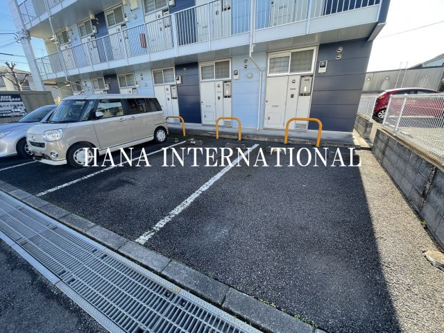 レオパレスルミエール野上の駐車場