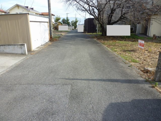 南アルプス市有野94坪売地の前面道路含む現地写真