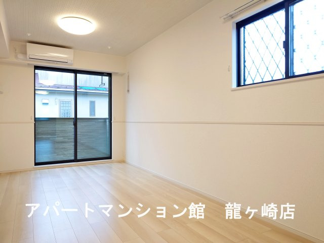 ノーブル ウエストⅤの居間・リビング