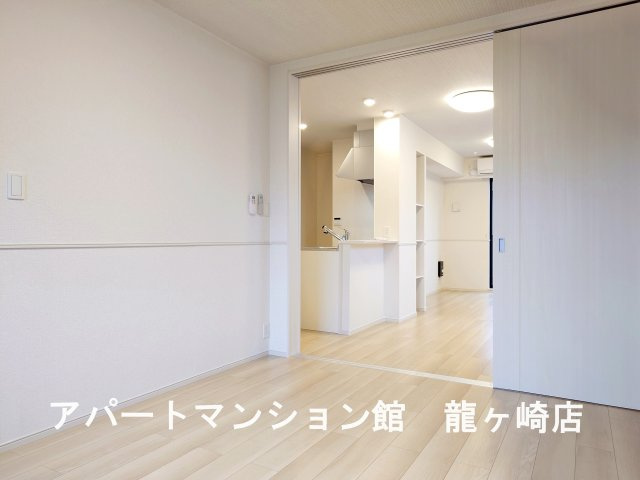 ノーブル ウエストⅤの寝室