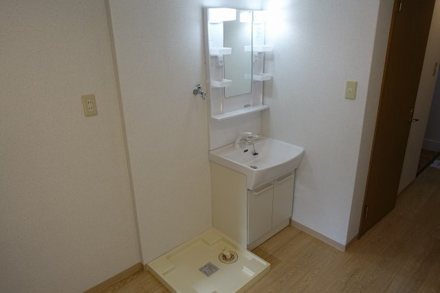 グランドハイツ浜甲子園の独立洗面台