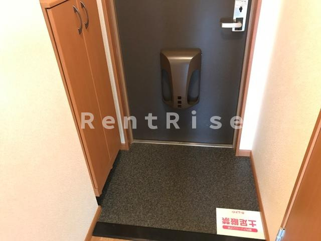 ロイヤル木の家 Ⅱ番館の玄関|玄関