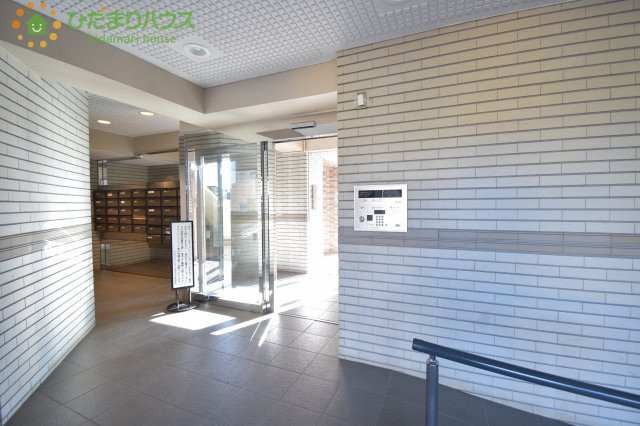 見沼区蓮沼　中古マンション　レクセルマンション大宮大和田のエントランス