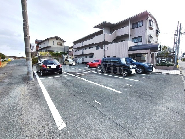 リヴァージュ北島の駐車場