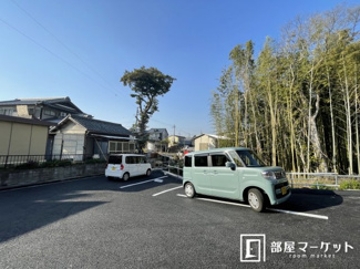 【駐車場】