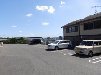 【駐車場】 | グレイスヒルズ蔵王　Ｃ | 駐車場に車を止められます