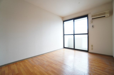 【洋室】 | ヴェルドミール | ※同物件・同タイプの写真です。