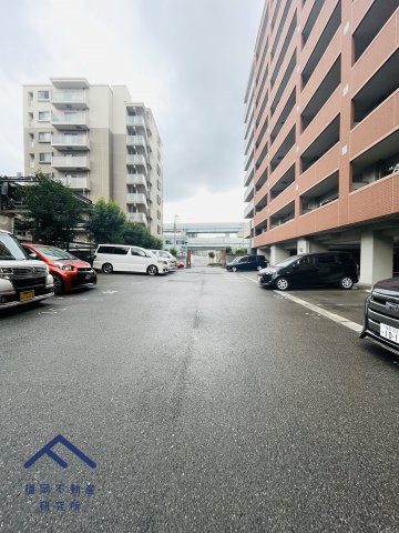 アンピール空港通りⅡの駐車場