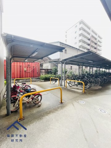アンピール空港通りⅡの駐車場