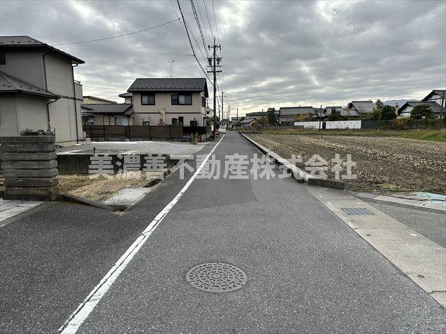 ５９９９７　大垣市赤坂町土地の前面道路含む現地写真