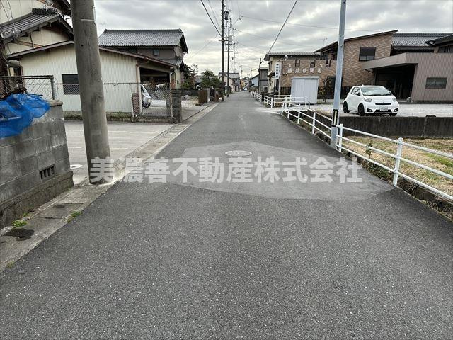 ５９９９７　大垣市赤坂町土地の前面道路含む現地写真