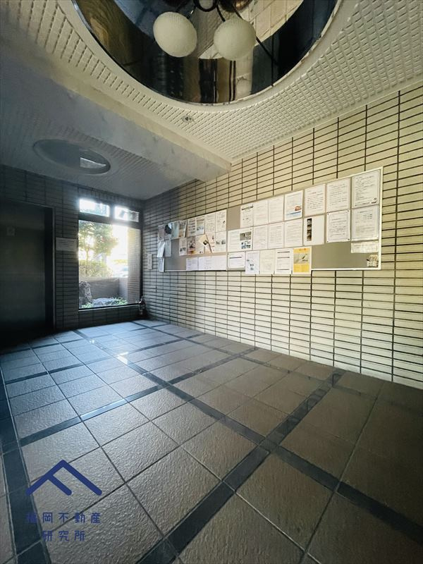 コアマンション空港南のエントランス