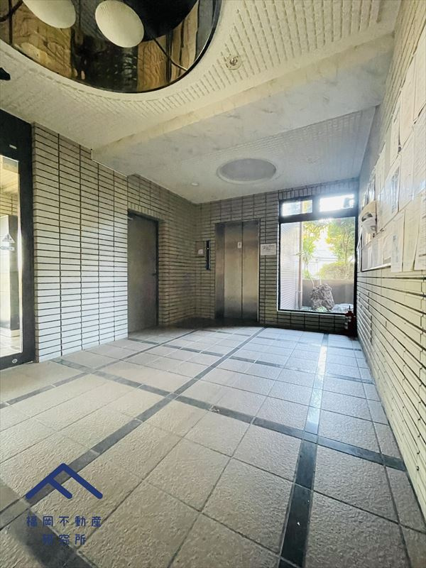 コアマンション空港南のエントランス