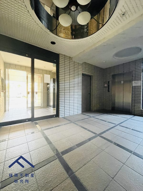 コアマンション空港南のエントランス