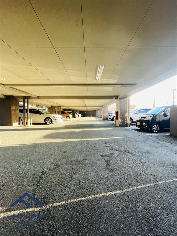 コアマンション空港南の駐車場