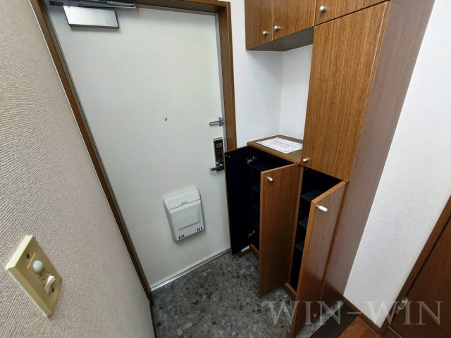 ルシード黒下の玄関