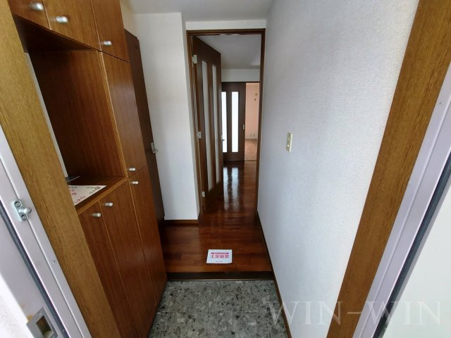 ルシード黒下の玄関