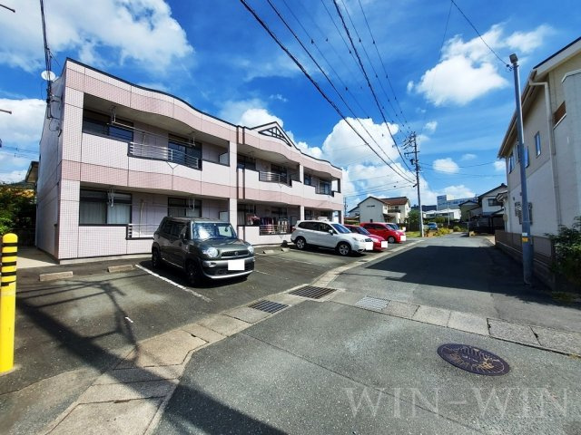 ルシード黒下の駐車場