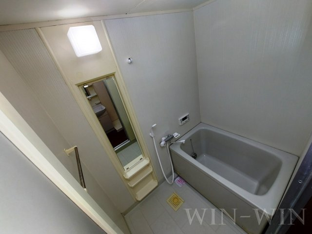 ルシード黒下の浴室