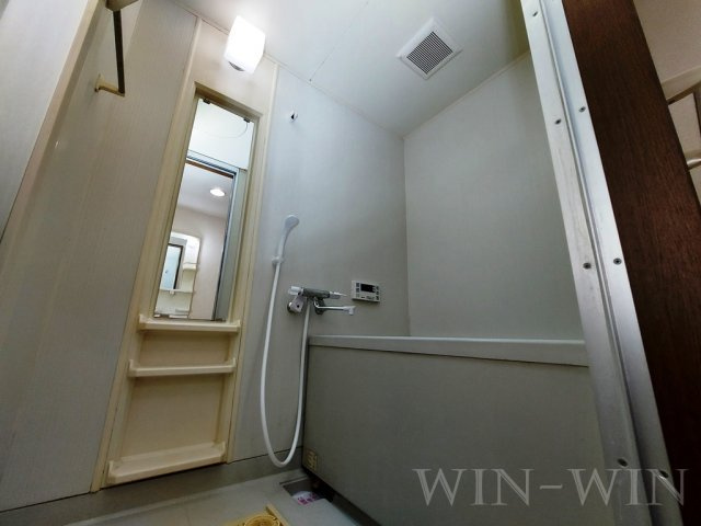 ルシード黒下の浴室